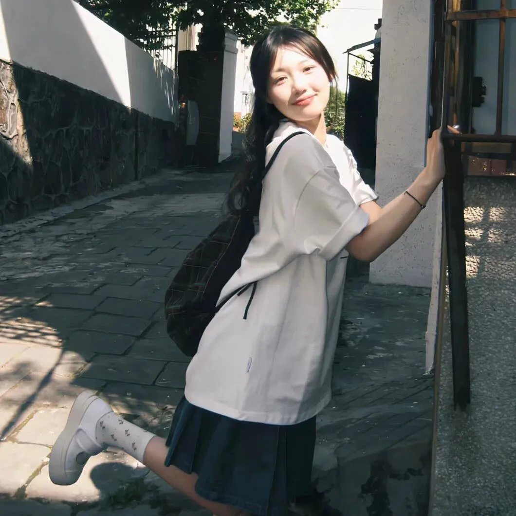潜伏娇娃 海报